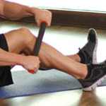 Упражнение для разминки икроножных мышц - балансировка на диске