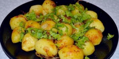 Картофель, лук и зелень
